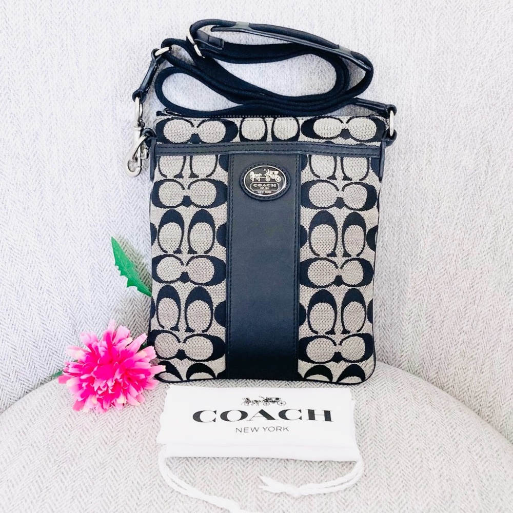 Coach Swinger Signature Canvas Crossbody Messenger Bag